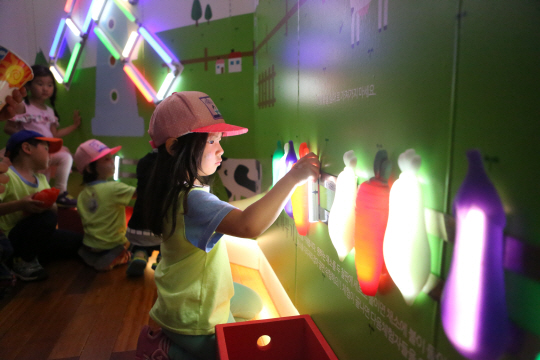 경기도 양주에 있는 국내 유일의 조명 전문 박물관인 '조명박물관'(관장 구안나)이 5일 '빛나는 어린이축제'를 개최한다. 조명박물관 제공